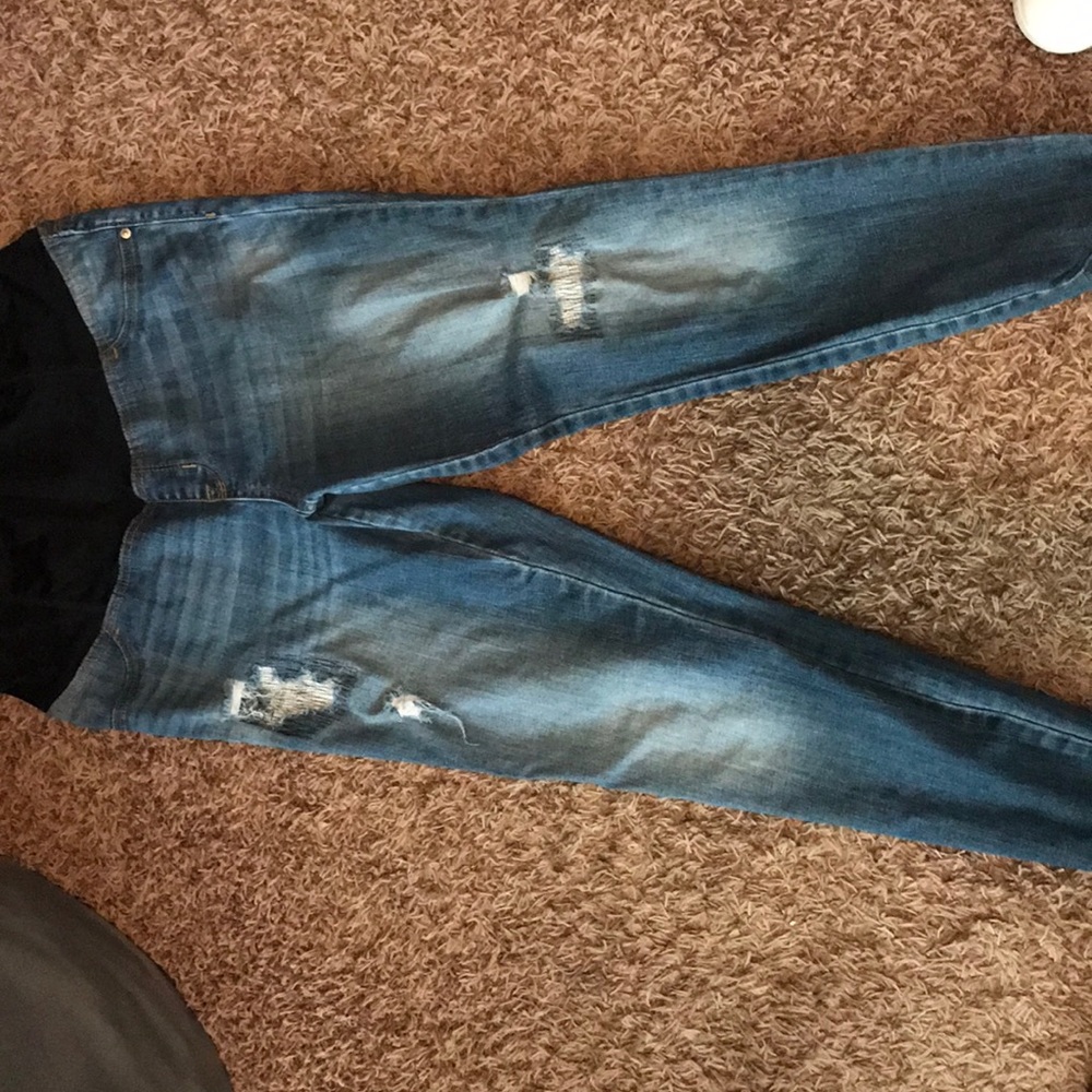 Distressed maternity jeans with belly waist